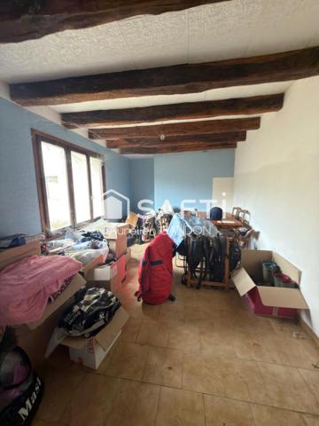 Maison avec 25HA de terrain et 40 box à chevaux