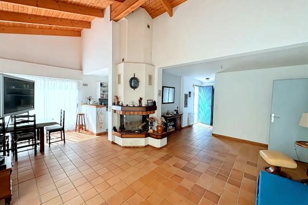 Maison sur les hauts du lac de tanchet