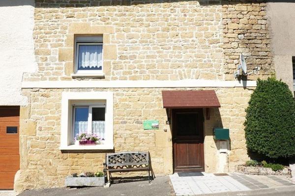 Maison en pierre rénovée avec garage