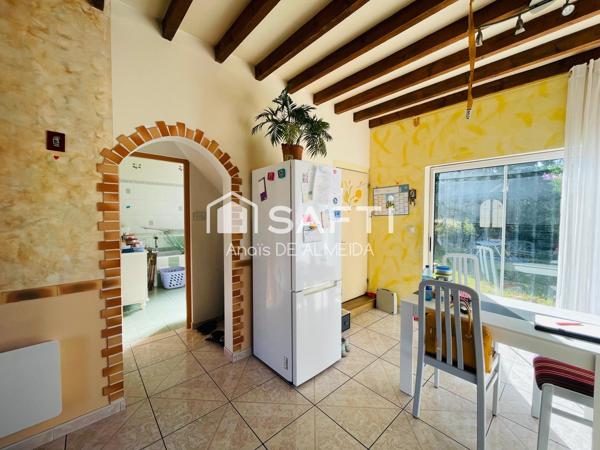 Trois chambres, un jardin intime et le confort du plain-pied : une maison à découvrir sans tarder.