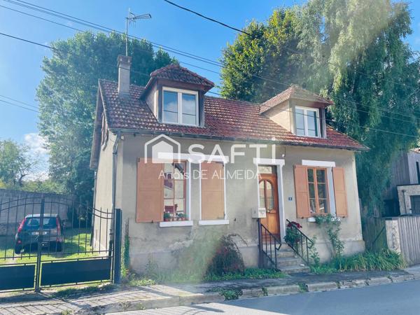 Trois chambres, un jardin intime et le confort du plain-pied : une maison à découvrir sans tarder.