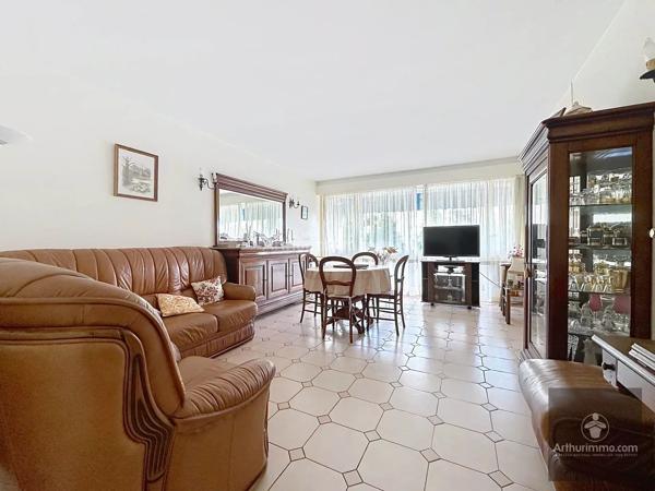 Vente                                                      Appartement
                        
                     3 pièces                      70 m2                     à Roanne