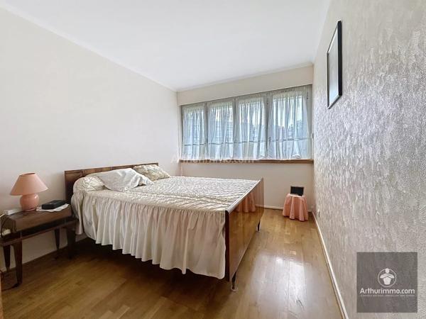 Vente                                                      Appartement
                        
                     3 pièces                      70 m2                     à Roanne