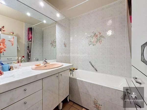 Vente                                                      Appartement
                        
                     3 pièces                      70 m2                     à Roanne