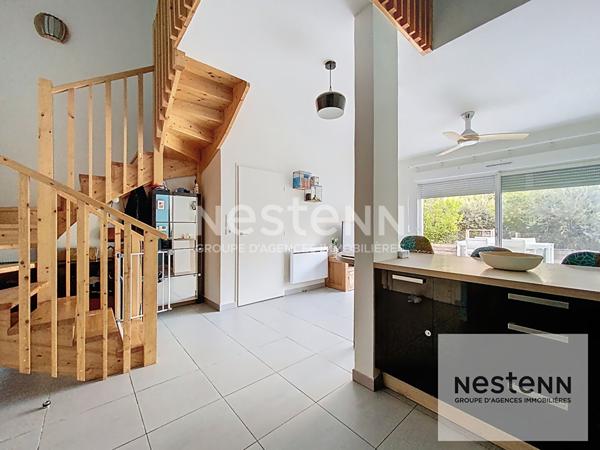 A vendre superbe appartement T4 en duplex avec terrasse, jardin et place de stationnement à Montpellier, à deux pas du tramway