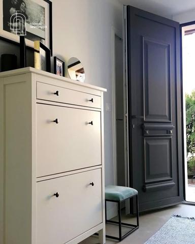 Maison de plain-pied rénovée avec piscine et garage 399 000 €