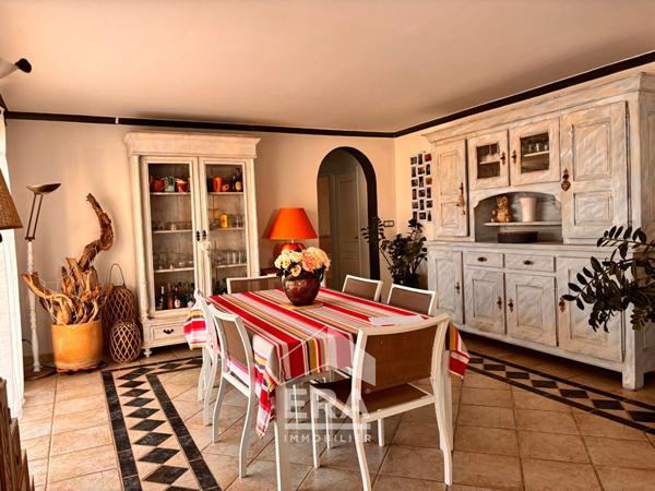 Villa plain pied avec 4 chambres et piscine