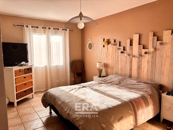 Villa plain pied avec 4 chambres et piscine