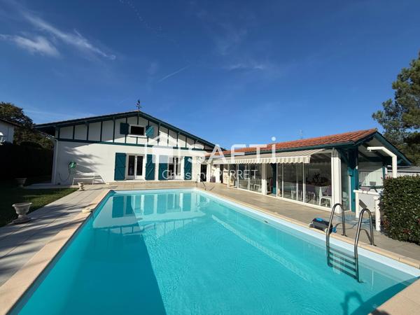 Villa familiale basque avec piscine ,garage et jardin