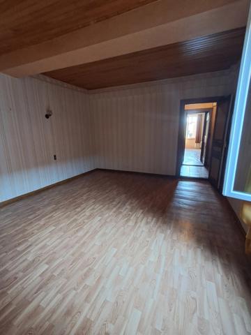 Maison de village traversante, grand garage, grange et fort potentiel – Pexiora