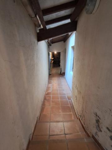 Maison de village traversante, grand garage, grange et fort potentiel – Pexiora