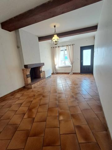 Maison de village traversante, grand garage, grange et fort potentiel – Pexiora