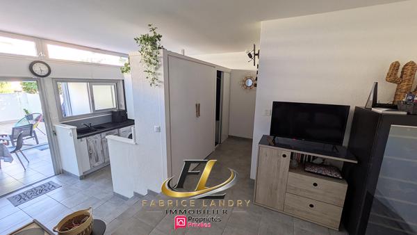 Maison rénovée de 53 M²  + véranda 11 m² + parking à CANET PLAGE