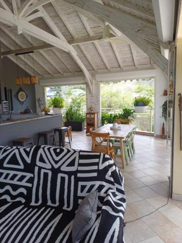 Penthouse d'Exception aux Trois-Îlets : 126 m², 47 m² de terrasse, garage et cave inclus