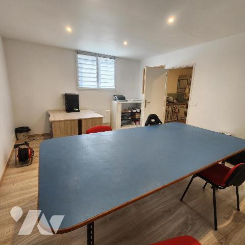 Ateliers et bureaux à Cherré