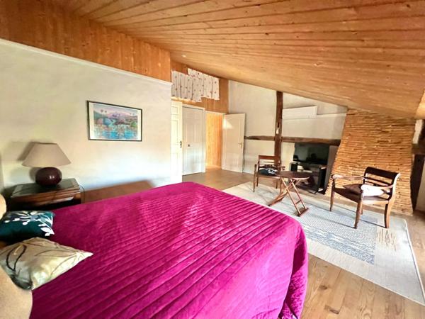 Immeuble 4 gîtes Centre Historique EAUZE