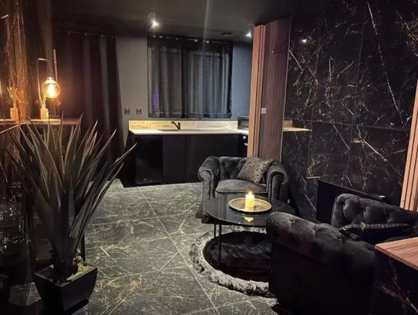 Vente                                                      Immeuble
                        
                     3 pièces                      49 m2                     à Saint-Quentin