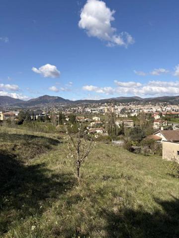 Terrain à vendre à Coux (07000)