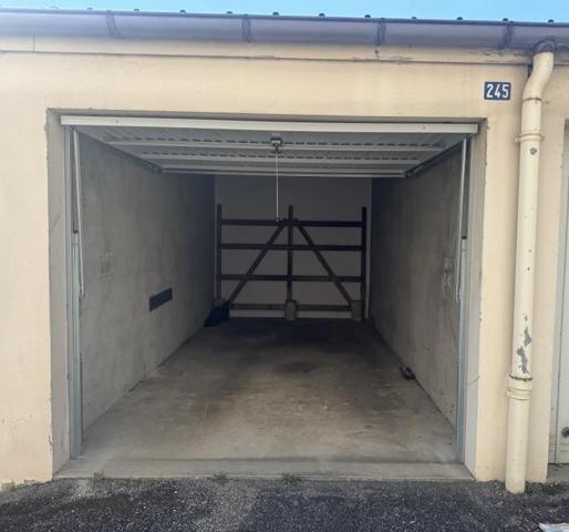 Parking / Box à louer à Bassens (73000)