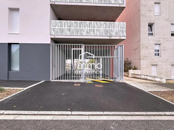 Parking / Box à vendre à Roche-sur-Yon (85000)