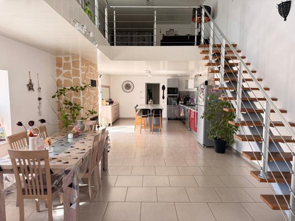 Maison de 182 m2 rénovée, 3 ch, dépendances et terrain