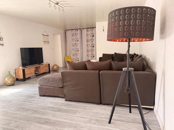 Maison de 182 m2 rénovée, 3 ch, dépendances et terrain