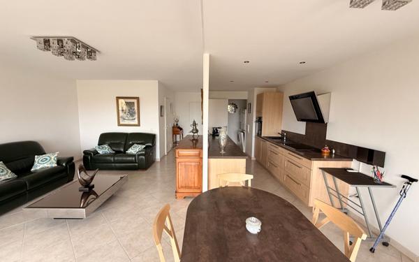 Appartement à louer    3 pièces • 72 m2 Villeneuve-Loubet