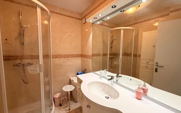 Appartement à louer    3 pièces • 72 m2 Villeneuve-Loubet