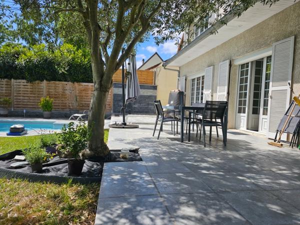 Yerres , Maison 205 m² , Piscine chauffée , Secteur recherché