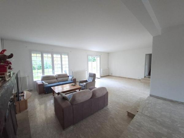 Yerres , Maison 205 m² , Piscine chauffée , Secteur recherché