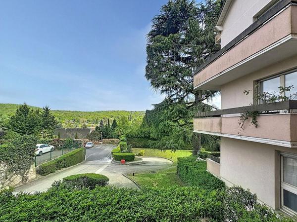 T2 AVEC TERRASSE, PARKING ET VUE FORÊT  AUCUN VIS-À-VIS