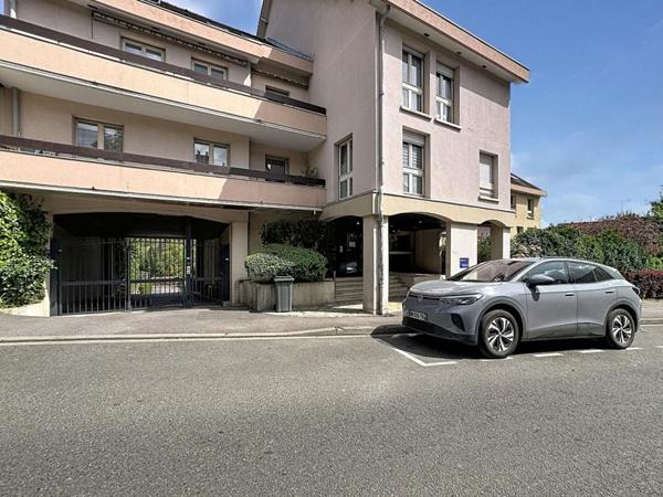 T2 AVEC TERRASSE, PARKING ET VUE FORÊT  AUCUN VIS-À-VIS
