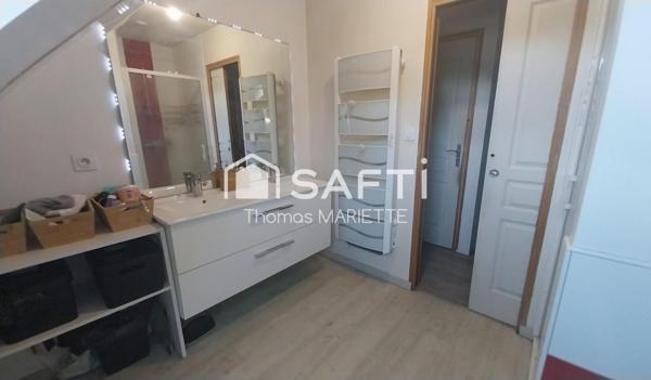 Maison en pierre débordant de charme