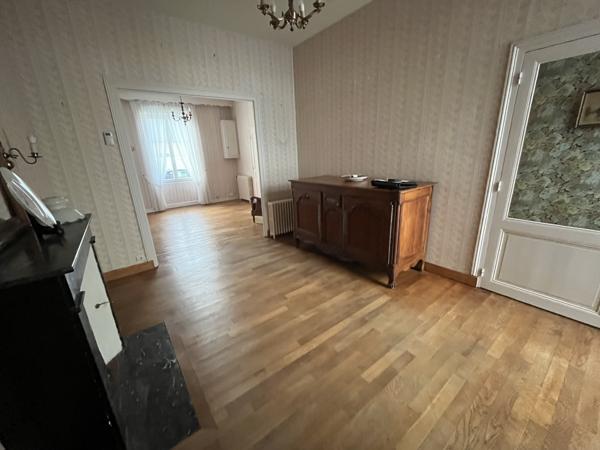 Thouars (79100) ref 99490 A Saisir ! THOUARS Centre proche commerces, belle maison de 1900 de 115 m2 avec jardin