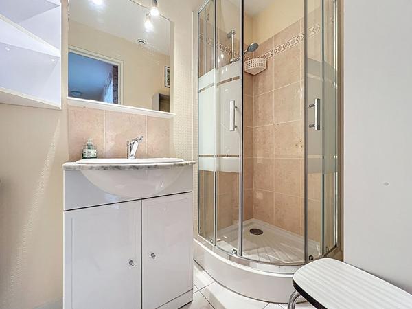 A vendre - Maison 4 chambres de 113 m² avec vie de plain-pied, jardin et garage "Angers Les Banchais"