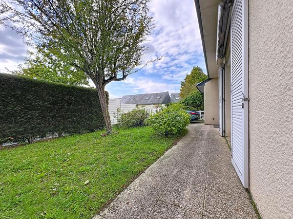 A vendre - Maison 4 chambres de 113 m² avec vie de plain-pied, jardin et garage "Angers Les Banchais"