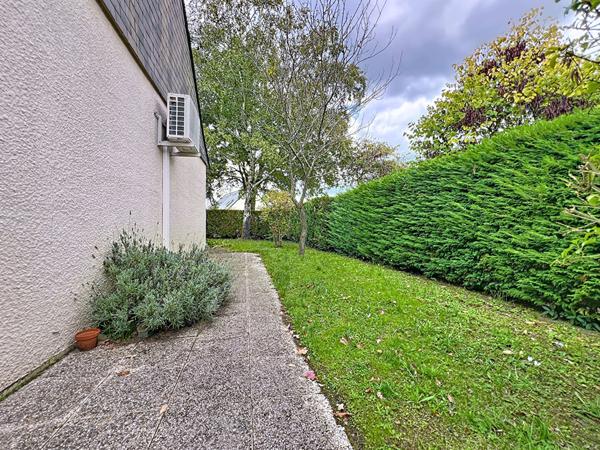 A vendre - Maison 4 chambres de 113 m² avec vie de plain-pied, jardin et garage "Angers Les Banchais"