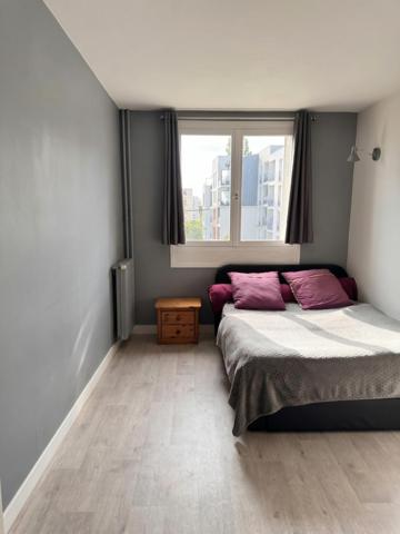 Exclusivité 4P lumineux avec balcon, cave & pkg