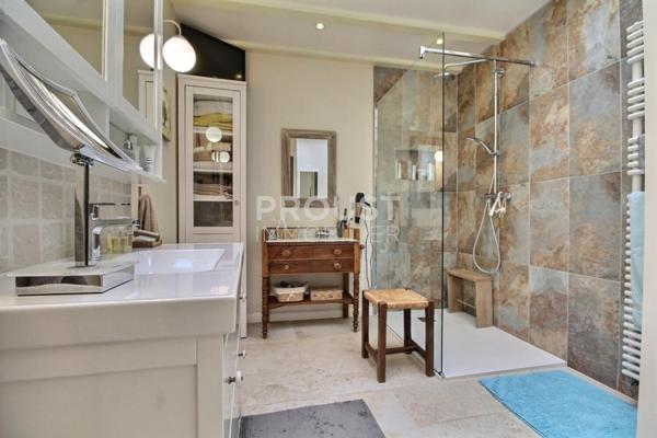 En exclusivité Magnifique propriété dans un cadre exceptionnel, à 10 minutes d'une gare TGV.