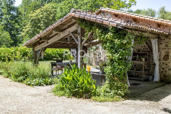 En exclusivité Magnifique propriété dans un cadre exceptionnel, à 10 minutes d'une gare TGV.