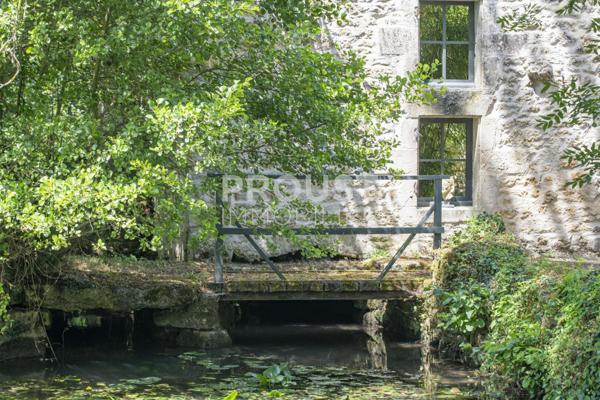 En exclusivité Magnifique propriété dans un cadre exceptionnel, à 10 minutes d'une gare TGV.