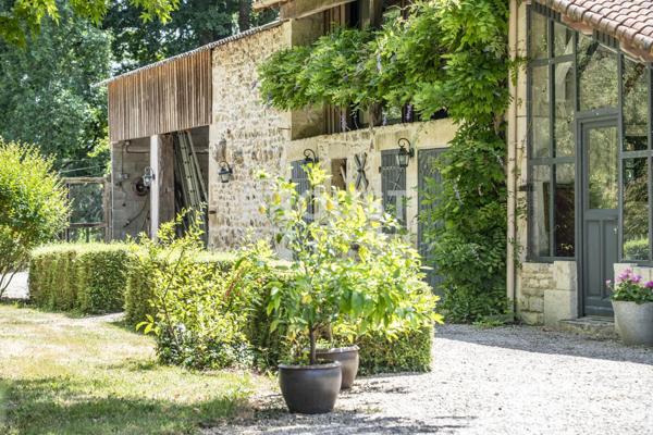 En exclusivité Magnifique propriété dans un cadre exceptionnel, à 10 minutes d'une gare TGV.