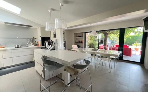 Maison à vendre    5 pièces • 210 m2 Toulouse