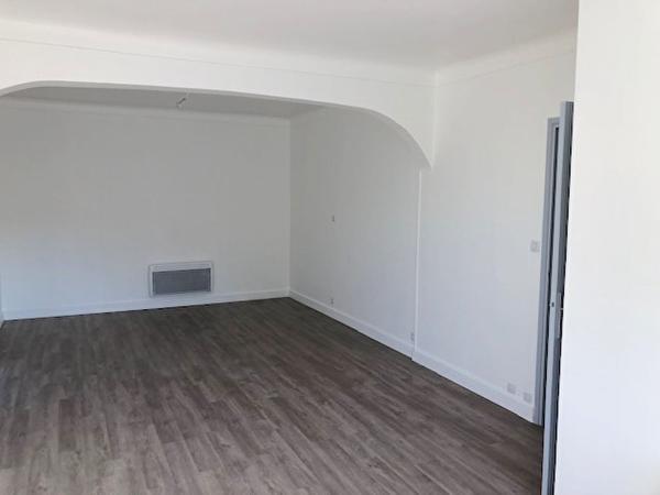 APPARTEMENT T4 AVEC TERRASSE, GARAGE ET PARKING PRIVE