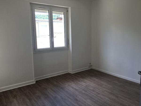 APPARTEMENT T4 AVEC TERRASSE, GARAGE ET PARKING PRIVE
