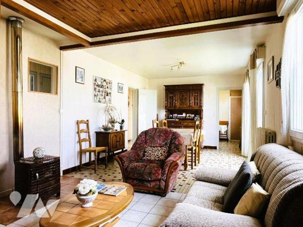 A vendre sur la commune de Marcey-les-Grèves, une maison construite en 1973 d'environ 76 m² hab...