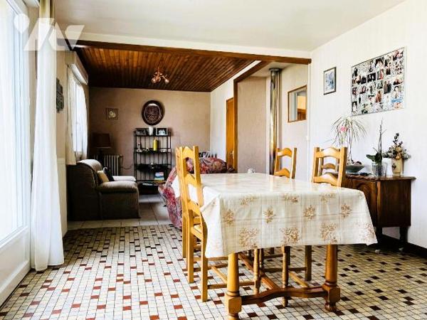 A vendre sur la commune de Marcey-les-Grèves, une maison construite en 1973 d'environ 76 m² hab...
