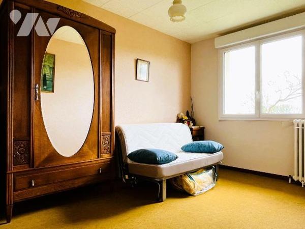 A vendre sur la commune de Marcey-les-Grèves, une maison construite en 1973 d'environ 76 m² hab...