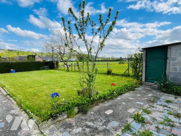 A vendre sur la commune de Marcey-les-Grèves, une maison construite en 1973 d'environ 76 m² hab...