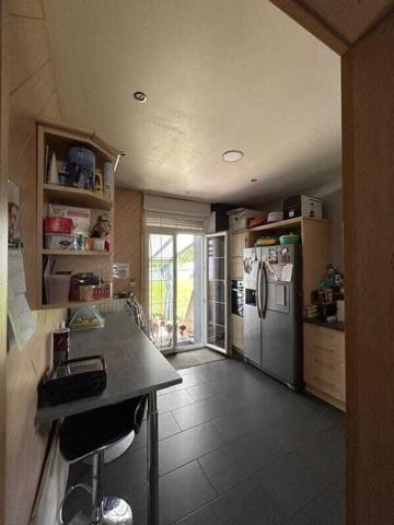 À vendre – Maison familiale avec terrain et dépendances.